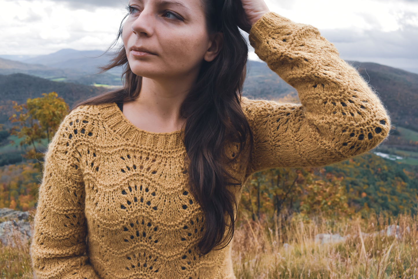 Oversized autumn pointelle pullover knitting pattern.