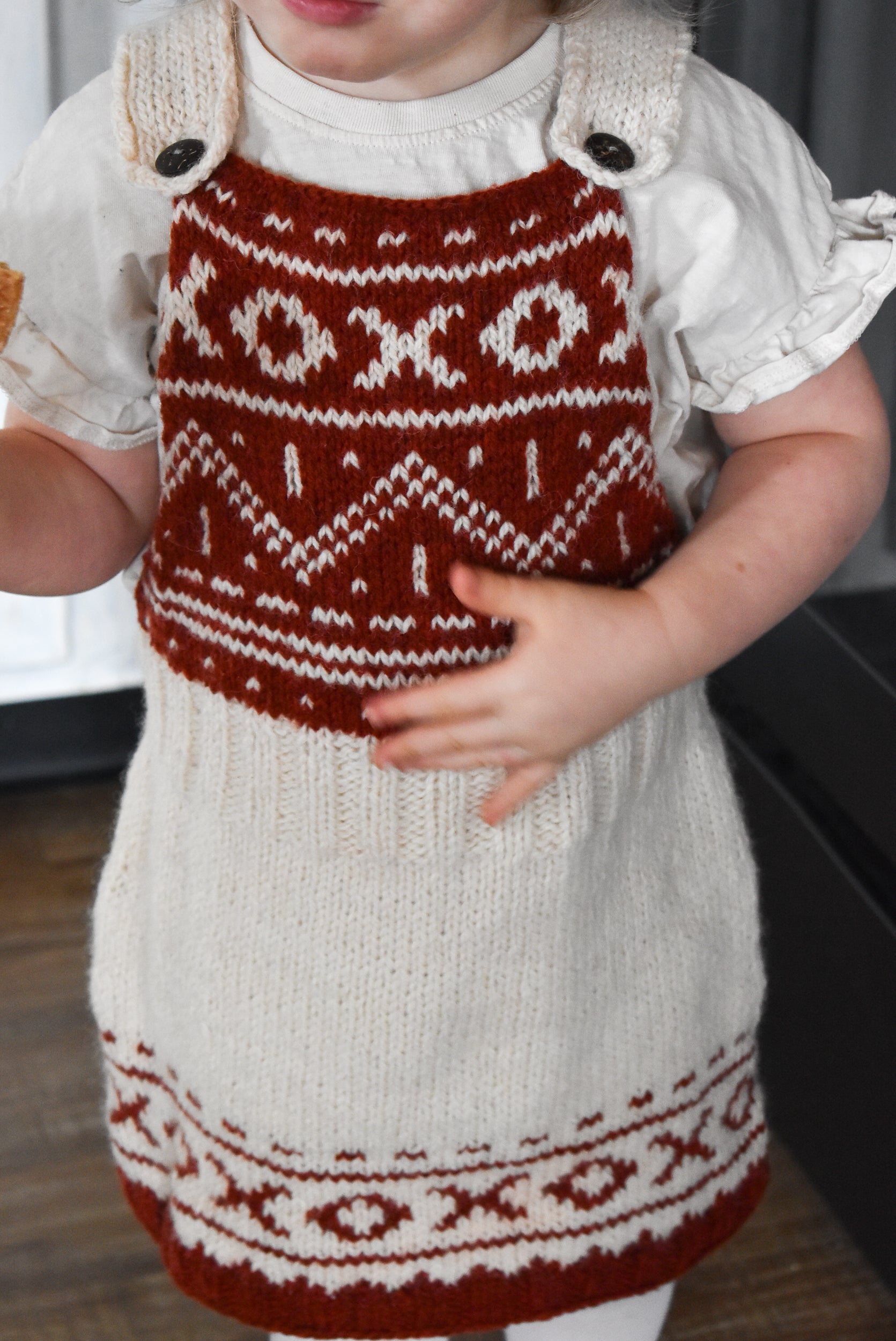 Child Christmas dress knitting pattern.