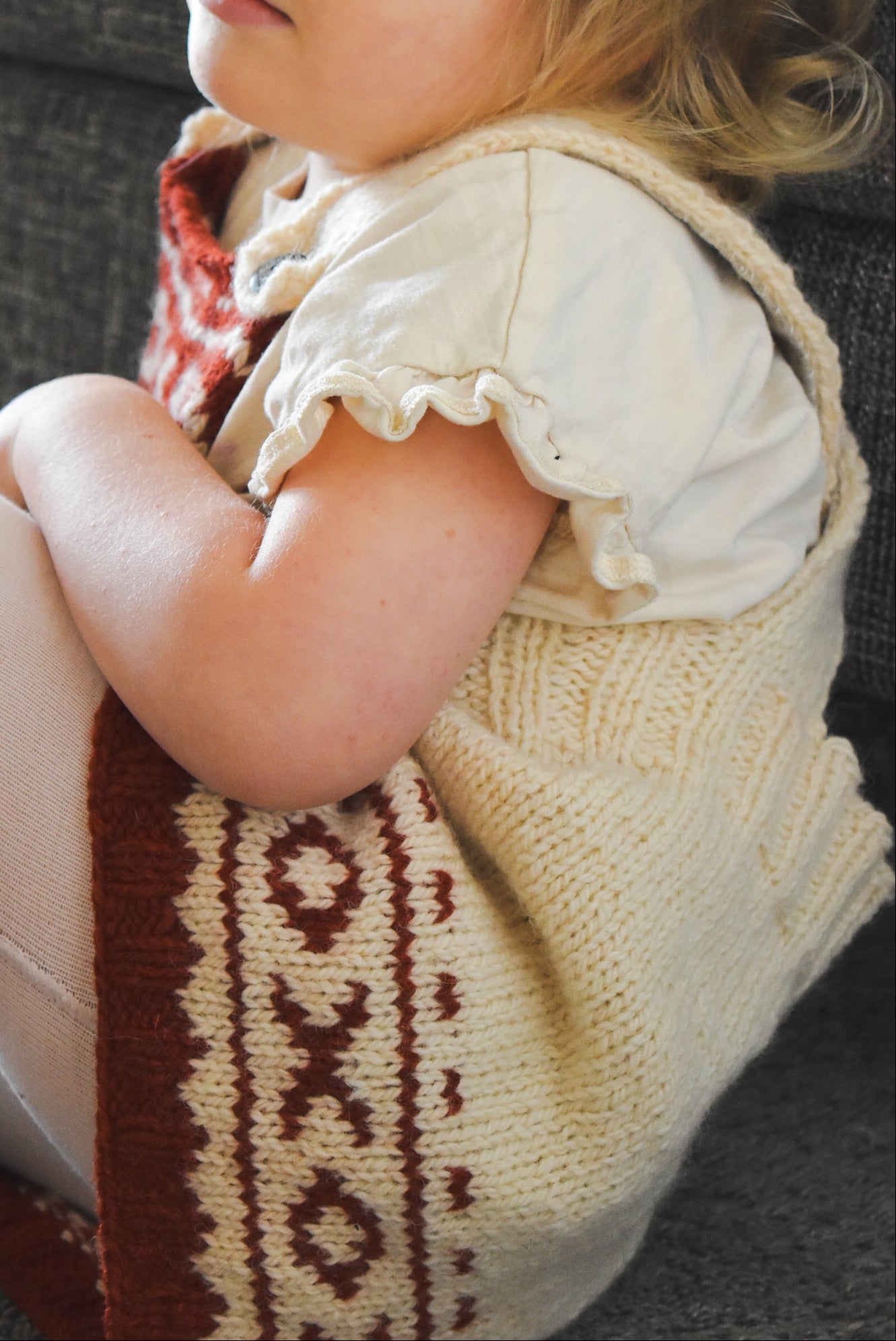 Christmas knitting pattern for girls.