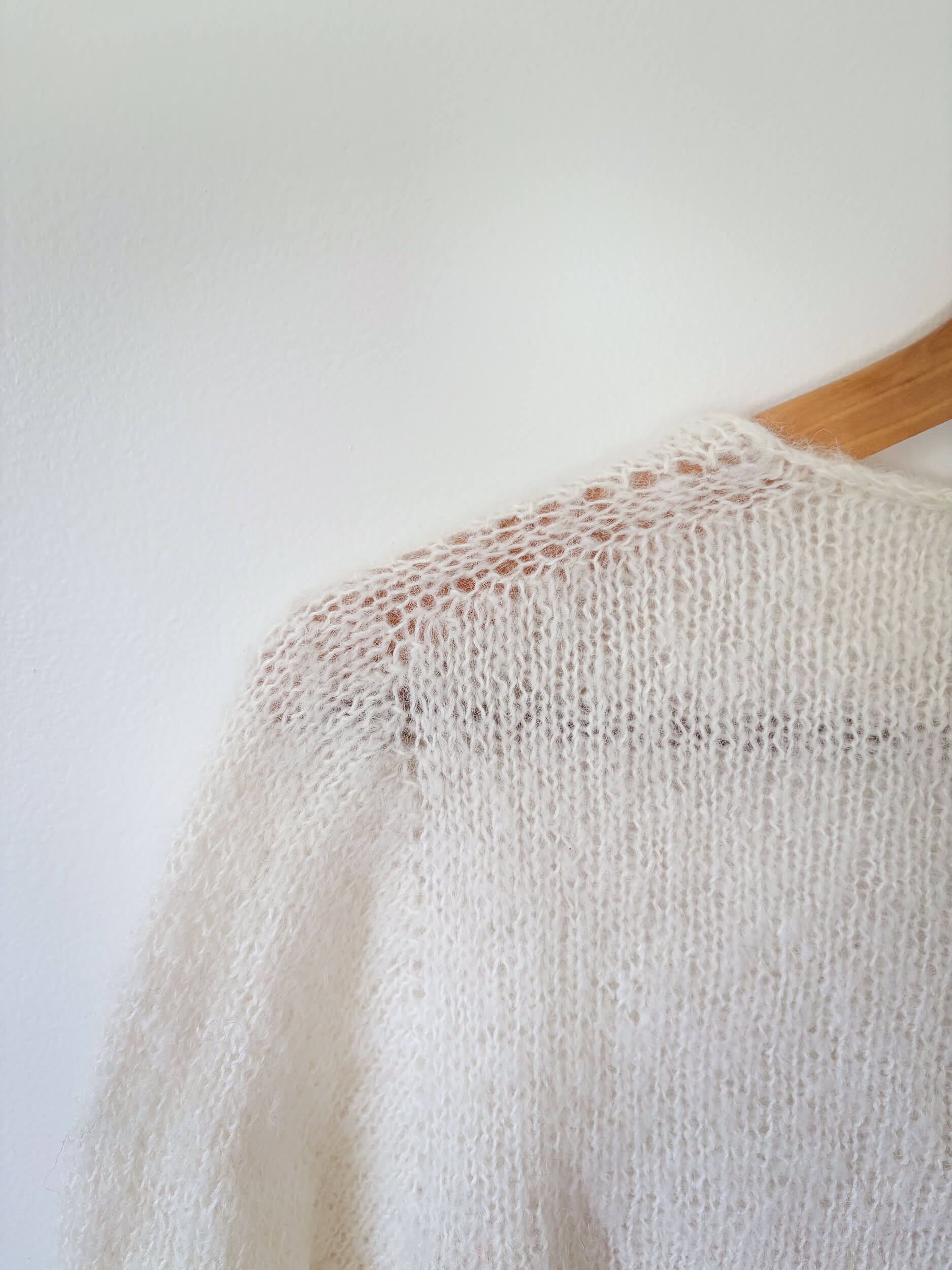 Seamless top-down cardigan knitting pattern.