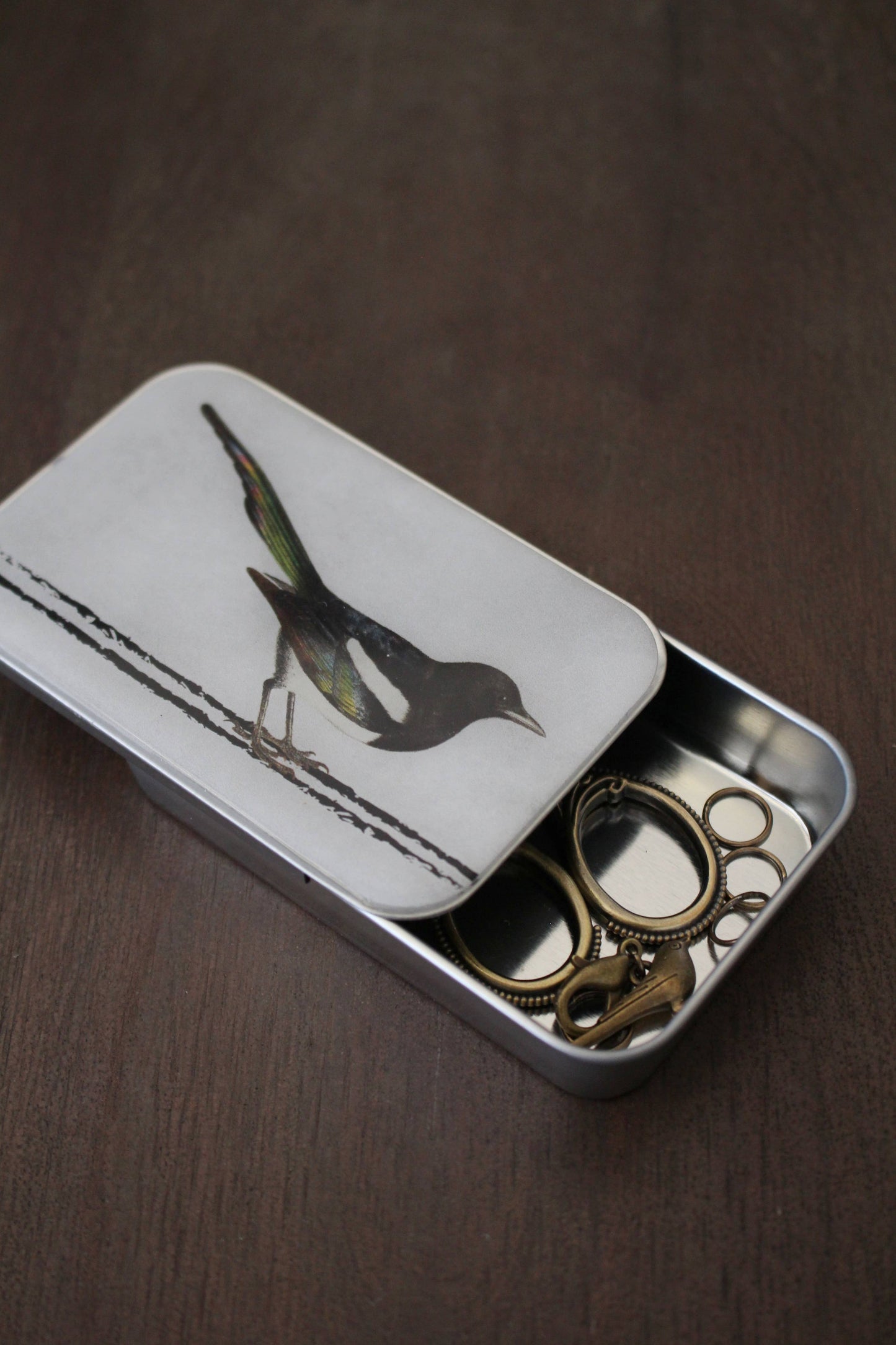Swallow Knitting Notions Tin With Stitch Markers