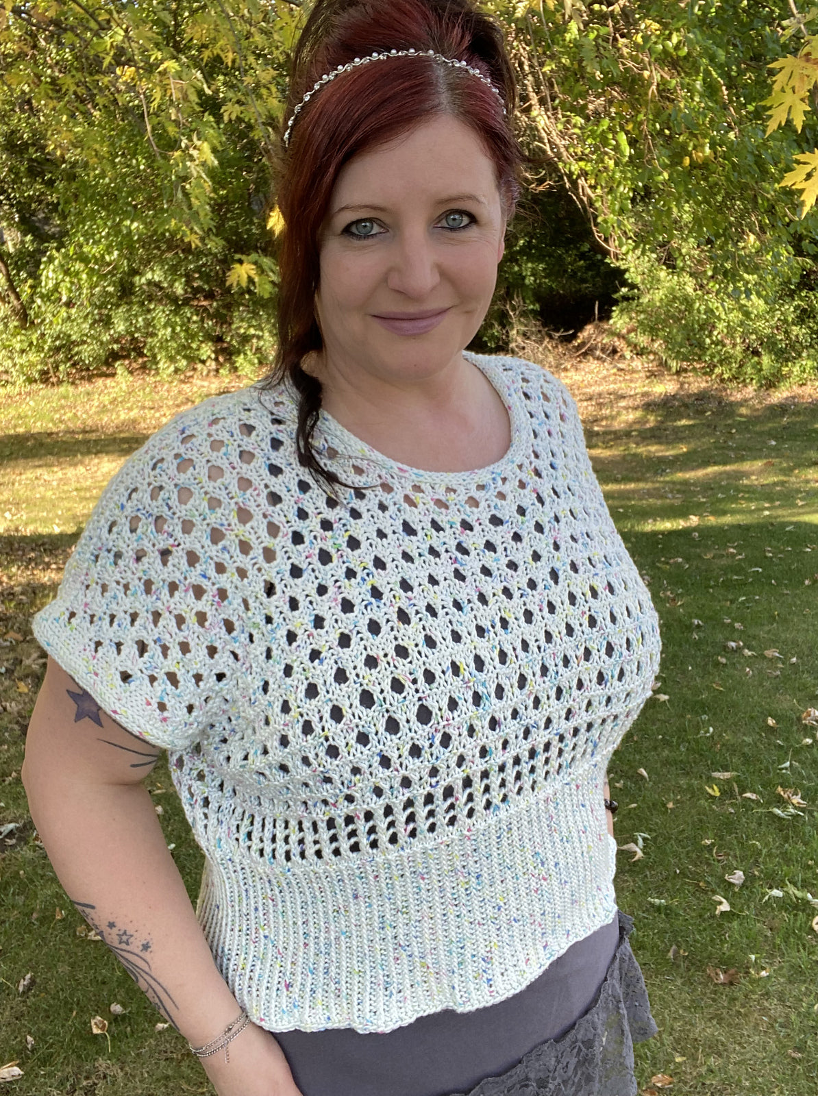 Mesh sweater vest project by Hexe Belinda.